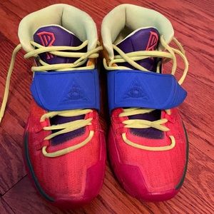 Used Men’s Kyrie Shoes Size 8